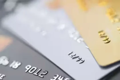 नए क्रेडिट कार्ड उपयोगकर्ताओं के लिए आवश्यक सुझाव: लोन जाल से बचना.