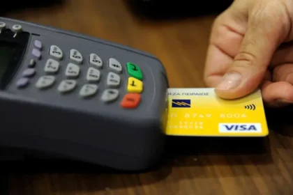 वित्तीय आपात स्थिति में क्रेडिट कार्ड का बुद्धिमानी से उपयोग कैसे करें ?