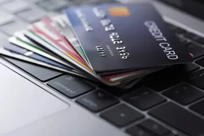 New Credit Card Rules : एचडीएफसी बैंक, एसबीआई कार्ड, आईसीआईसीआई बैंक और एक्सिस बैंक क्रेडिट कार्ड में बड़े बदलाव।