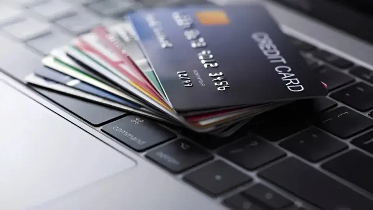 New Credit Card Rules : एचडीएफसी बैंक, एसबीआई कार्ड, आईसीआईसीआई बैंक और एक्सिस बैंक क्रेडिट कार्ड में बड़े बदलाव।